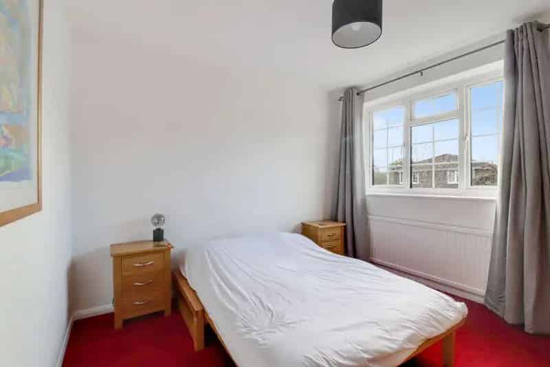 4 Bed House for Sale Recently Refurbished Near Field Of Remembrance