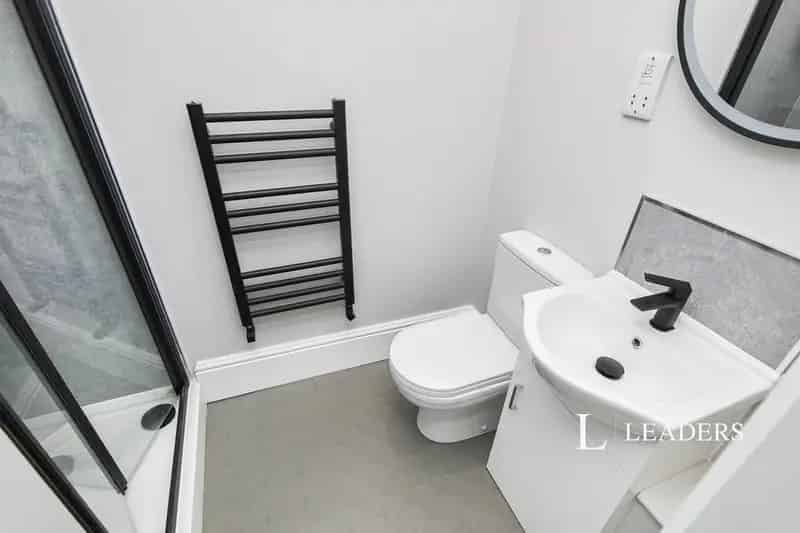 1 bedroom in a house share to rent