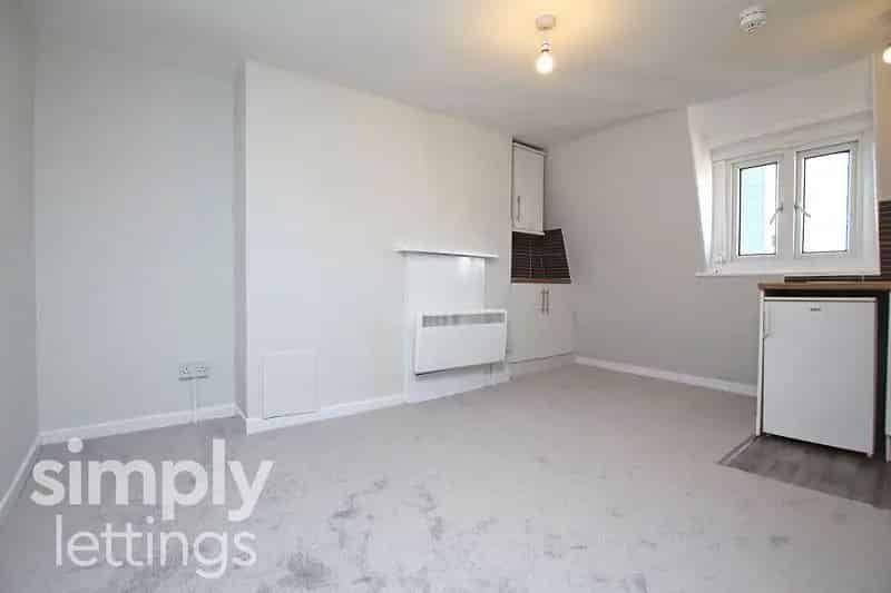 Studio to Rent in Kemp Town Brighton - Newly Decorated