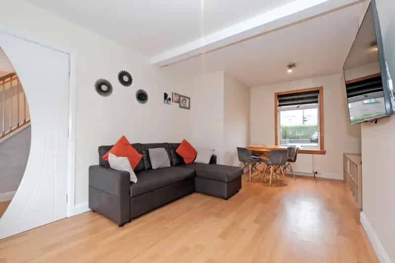 Upgraded 2-Bedroom House in Aberdeen