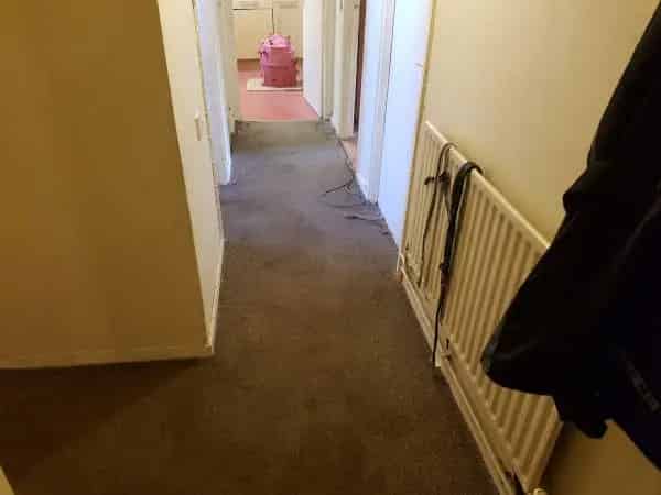 2 Bed Flat Near Tesco Extra with Off Road Parking