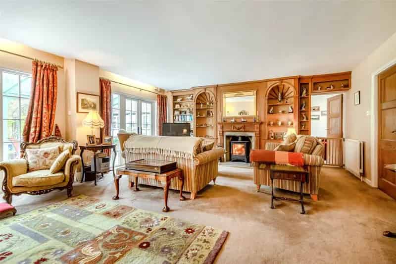 5 Bedroom Detached House with Annexe and Equestrian Facilities New Forest