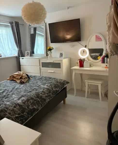 2 Bed Maisonette Isleworth Open Plan Own Parking Communal Garden