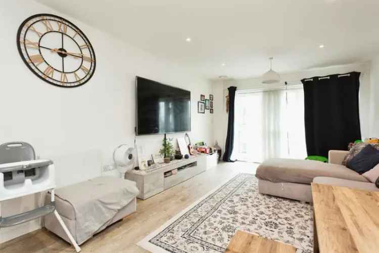 Two Bedroom Apartment Crawley  Open Plan Living En Suite Parking