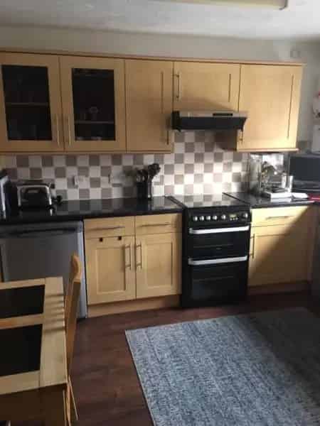 3 Bedroom Terrace House Near Woodland and Ponsbourne Park