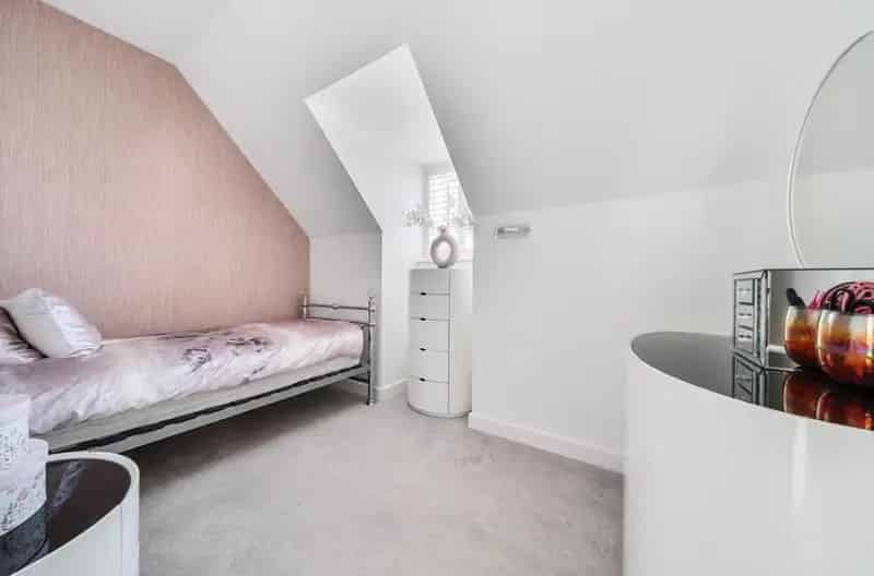 5 Bed House for Sale Andover