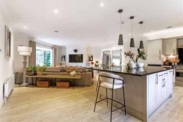 Milton Avenue, Gerrards Cross, Buckinghamshire, SL9 8QN | Property for sale | Savills