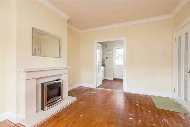 2 Bed Flat Saughtonhall Private Gardens Modernisation Potential