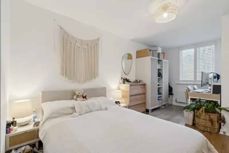 1 Bedroom Flat For Sale Near Transport Links