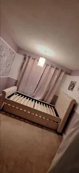 2 Bedroom Maisonette with Potential for 3, 2 Bathrooms, Private Garden and Shed