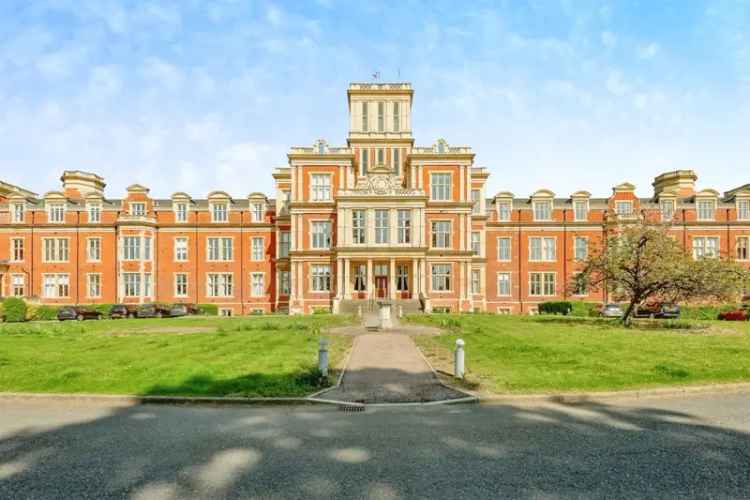 Royal Earlswood Park Apartment 2 Beds 2 Baths Chain Free