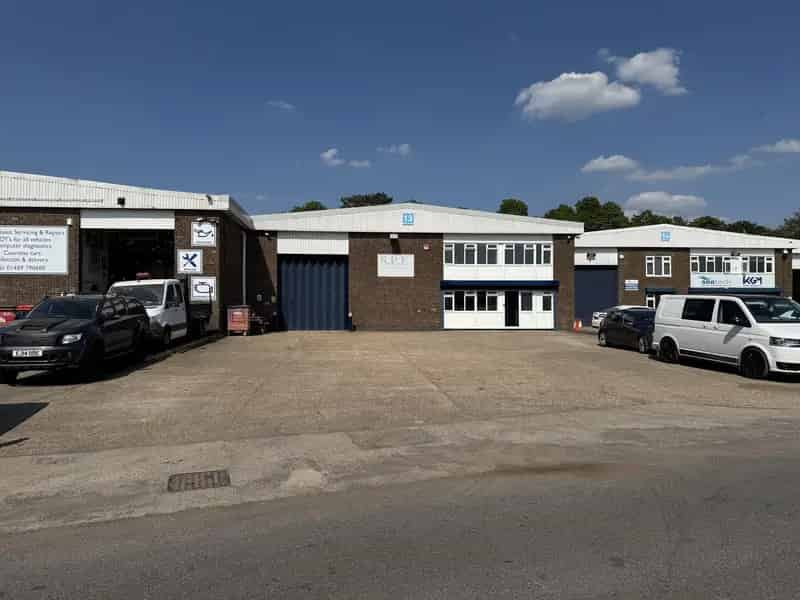 Warehouse Unit for Lease 581.72 sq m Botley Industrial Estate
