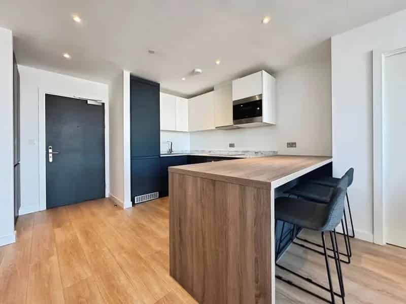 2 Bedroom Flat to Rent Salford Modern Apartment with Amenities