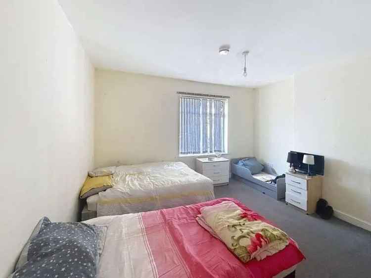 4 Bed House For Sale - HMO Potential
