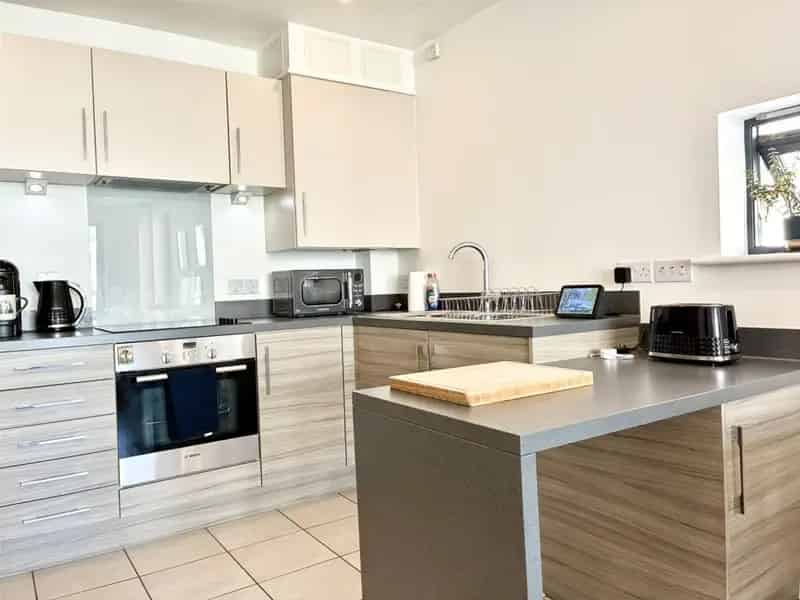 1 Bedroom Harbourside Apartment Bristol Balcony Lift Access Bike Store