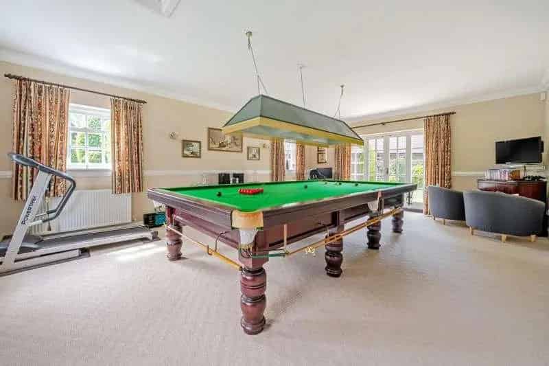 5 bed house for sale
