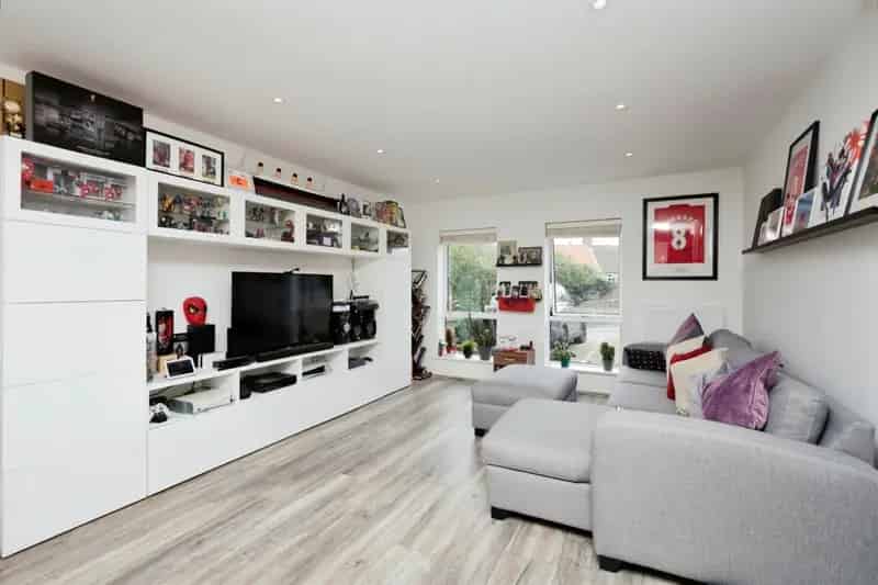2-Bedroom Flat with Off-Street Parking Near Town Centre