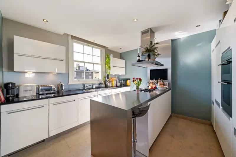 3 Bedroom Flat for Sale in Barnsbury, N1