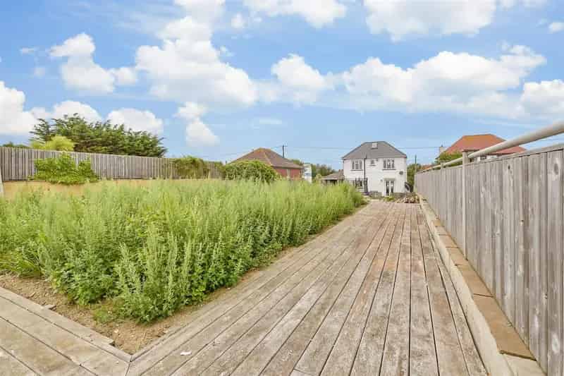 3 Bedroom Detached Beachfront House for Sale by Auction