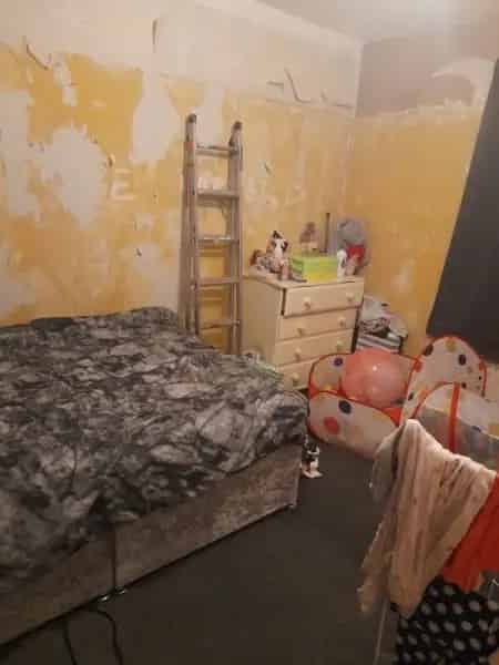 2 Bed House Near Shops Schools and Train Station