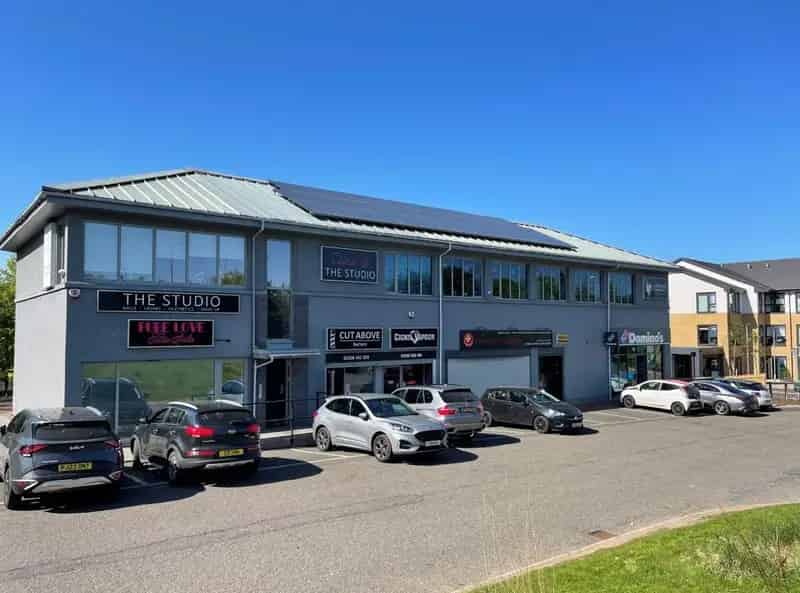 Ground Floor Retail Unit with Parking Excellent Branding Opportunity