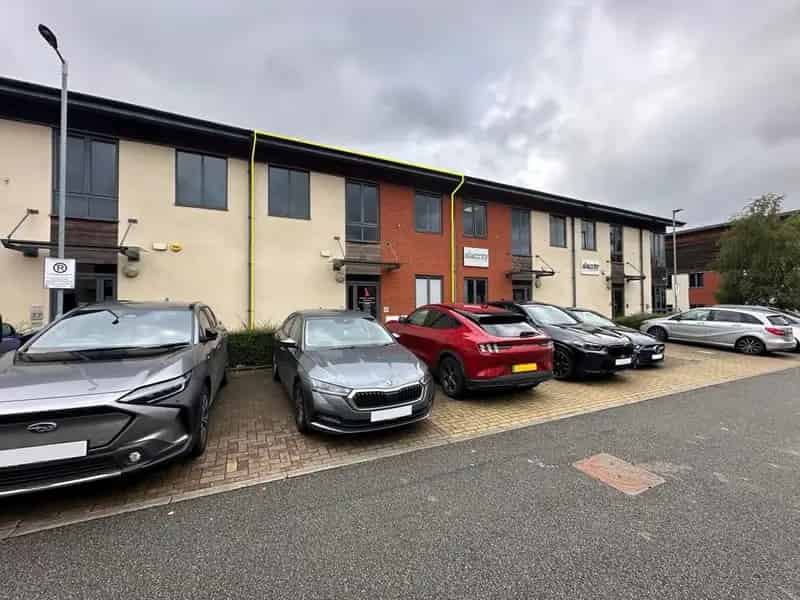 Modern Two-Storey Office Space For Lease 6 Parking Spaces