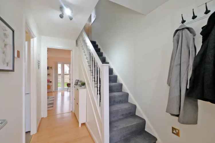 2 Bedroom End Terraced House Modern Kitchen Private Garden