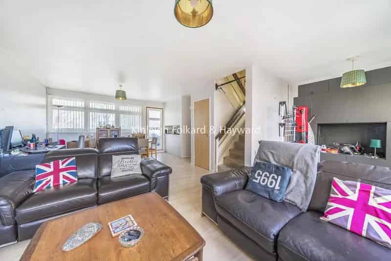 Flat For Sale , London, England