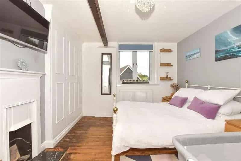 4 bed house for sale