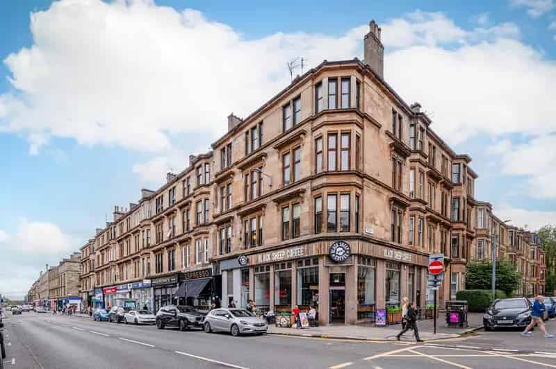 2 Bedroom Apartment for Sale in Glasgow West End Byres Road