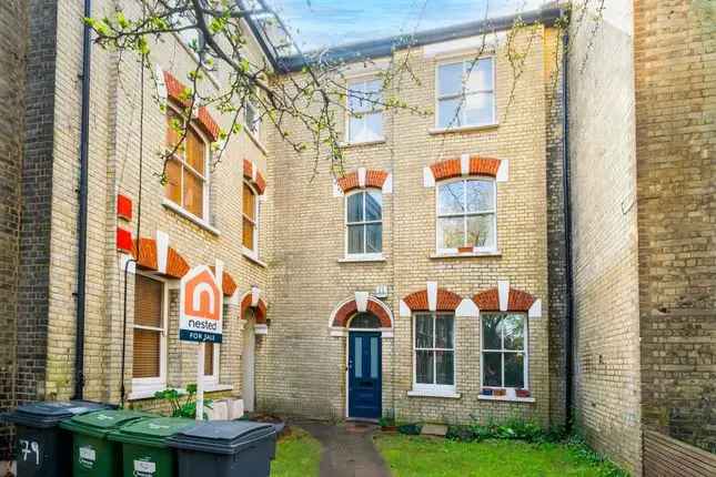Victorian 5-Bedroom House in Bonnington Square London