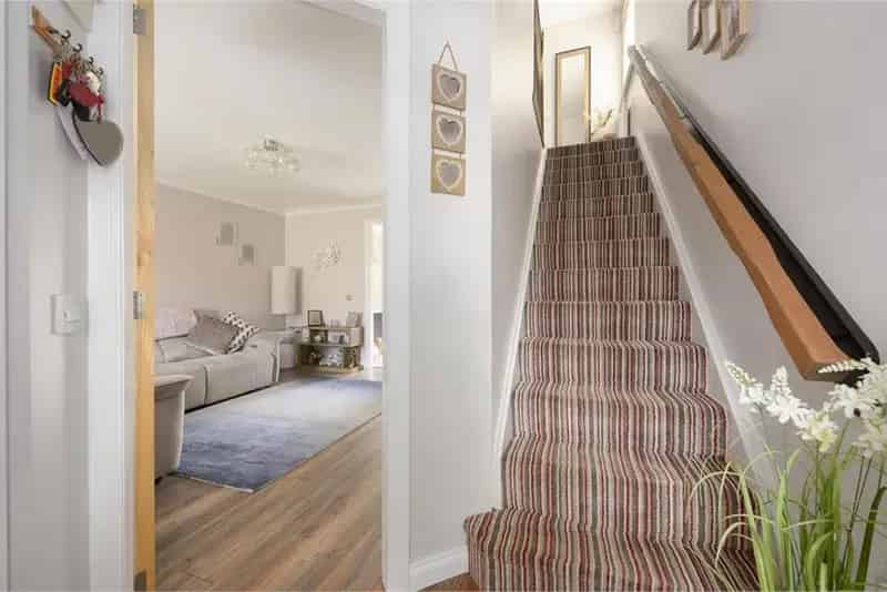 2 Bed End Terraced House with Garden and Driveway
