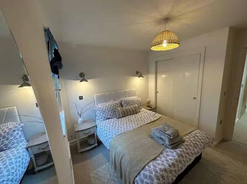 1 Bedroom Apartment to Rent River View Balcony Parking Modern