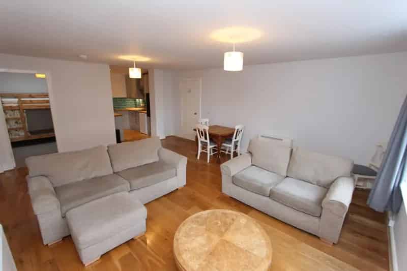 2 Bedroom Furnished Flat to Rent