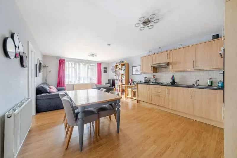 2 Bed Flat for Sale Ruislip Gardens South Ruislip