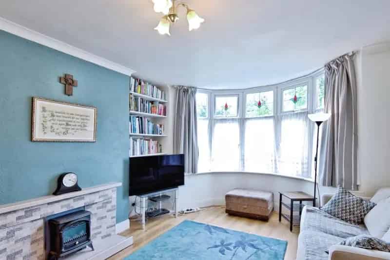 Five Bedroom Mid Terrace House Barking Upney