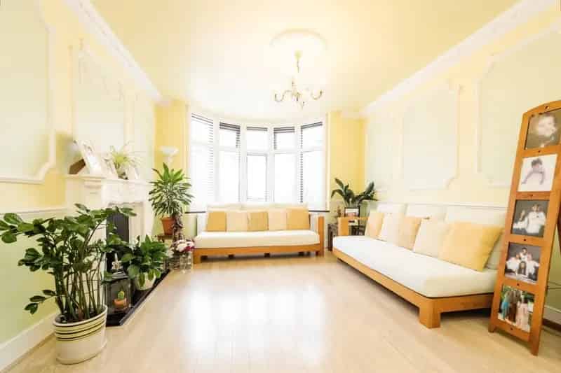 Five Bedroom Semi-Detached House with Driveway and Garage