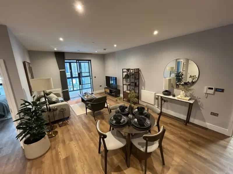 Luxury City Centre Apartments  High Spec Finishes Gym Concierge
