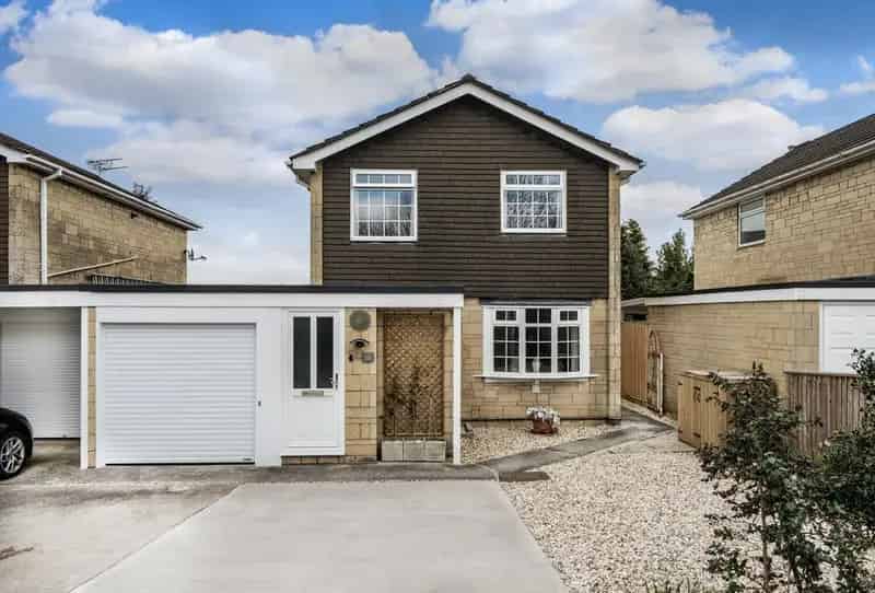 3 Bedroom Link Detached House for Sale