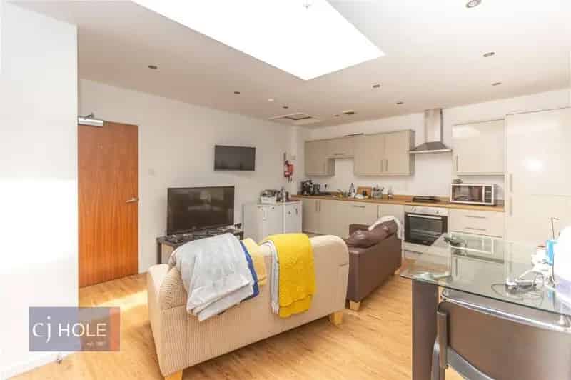 5 Bedroom Flat to Rent for UOB Students