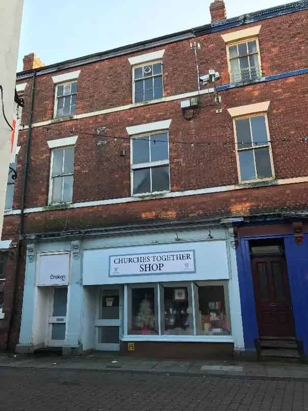 Grade II Listed 3-Story Mid Terrace House with Basement