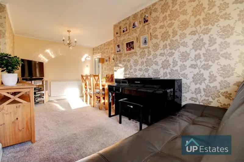 3 Bedroom End Terrace House to Rent