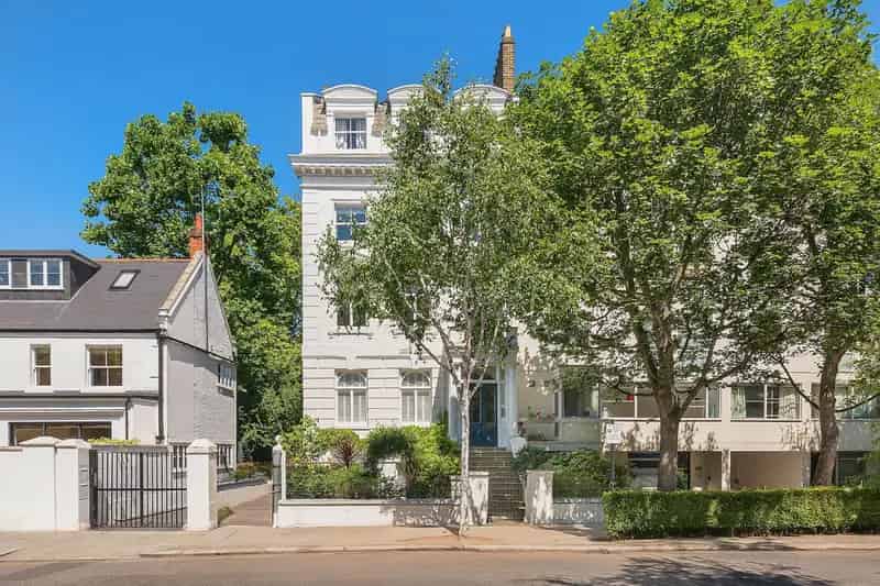 Notting Hill Two-Bedroom Apartment