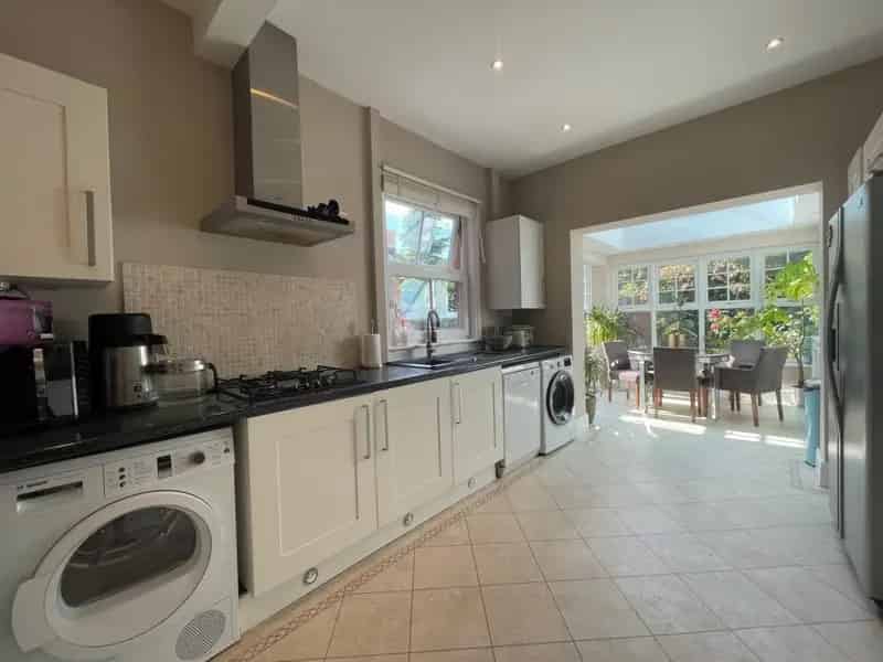 Three Bedroom Family Home Near Leamington Spa Town Centre