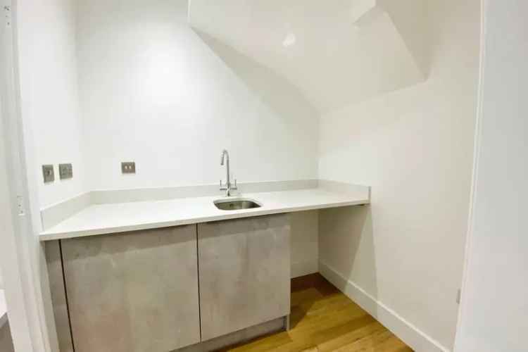 Exceptional 3-Bed Home near Wollaton Hall Park