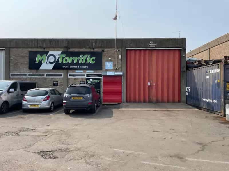Freehold Industrial Warehouse Investment Reading  £38k Rental Income