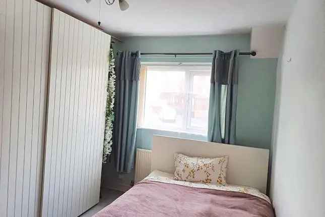 Semi Detached House Bristol Camberley Road Double Room to Rent