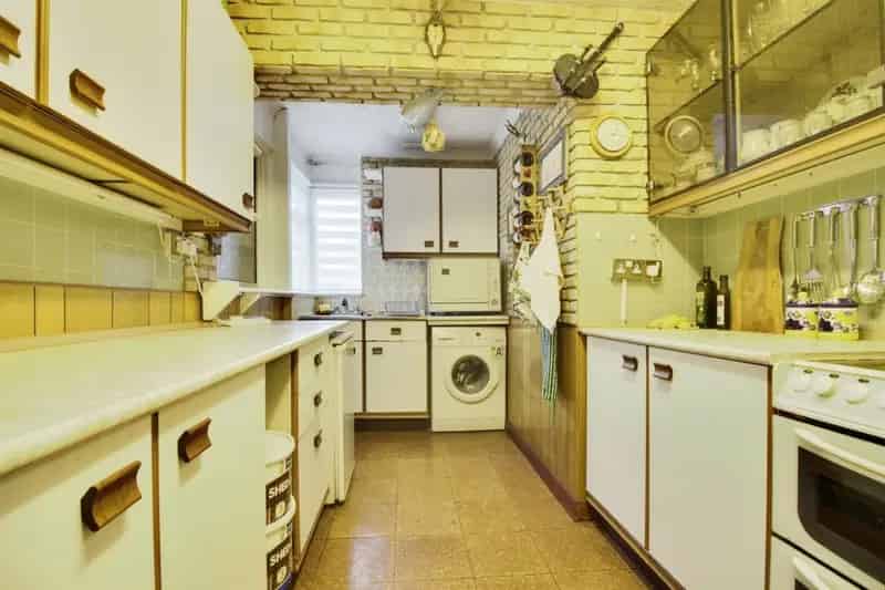 Spacious 3-Bedroom House in Broxbourne with Garage and Garden