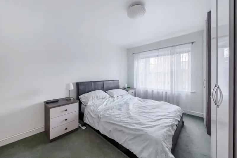 2 Bedroom Apartment for Sale in Farnham