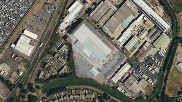 91507 sq ft Industrial Building For Sale 6.08 Acres